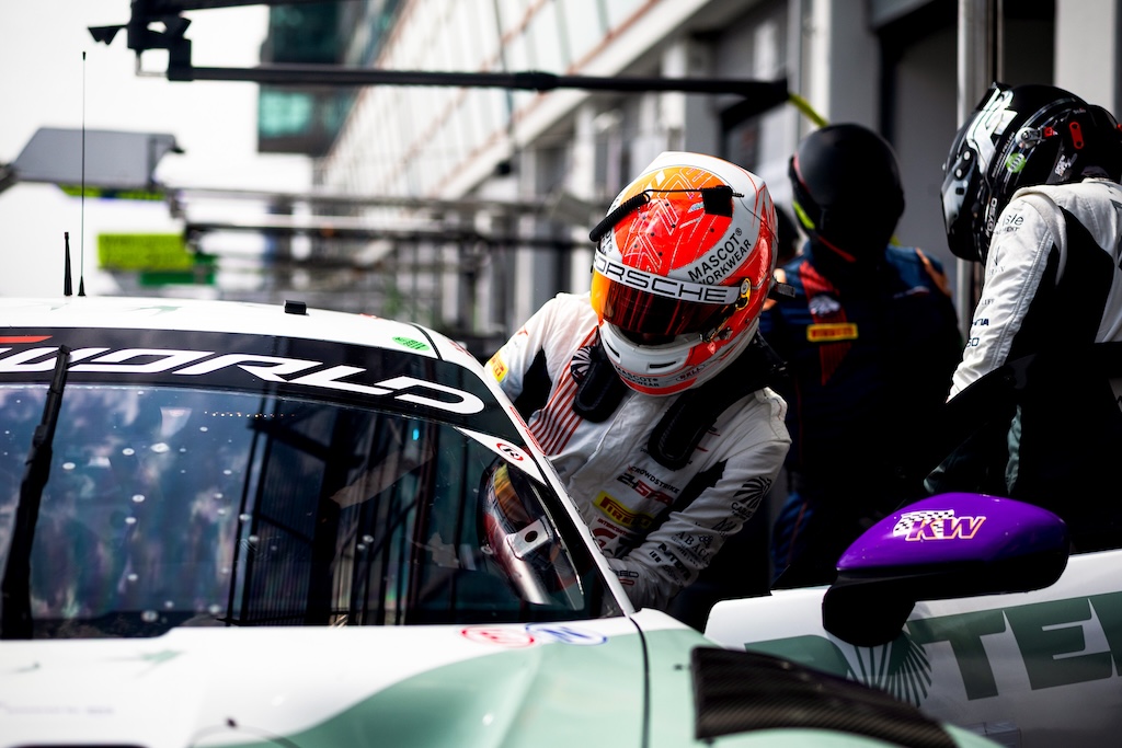 Bastian Buus jagter mesterskabsføring på Magny-Cours
(Foto: Lionspeed GP)